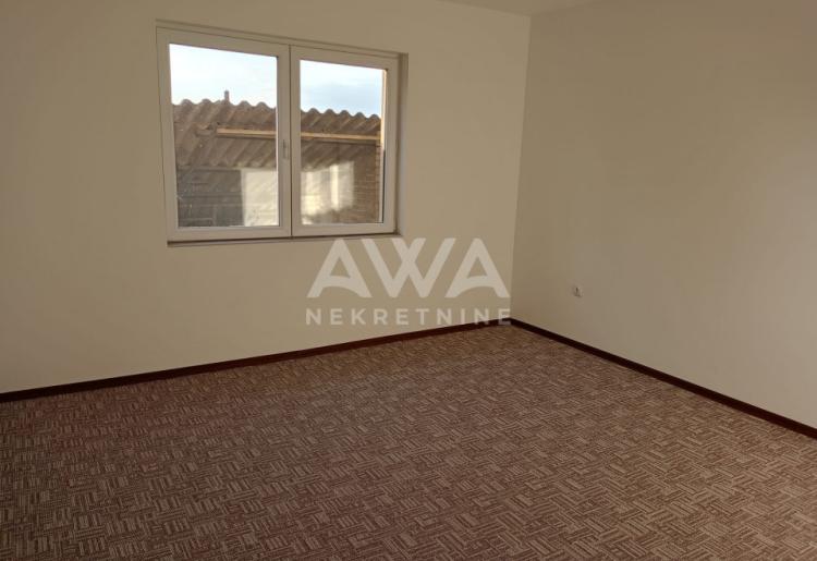 Apatin, Dvojna kuća 72 m2 plac 416 m2