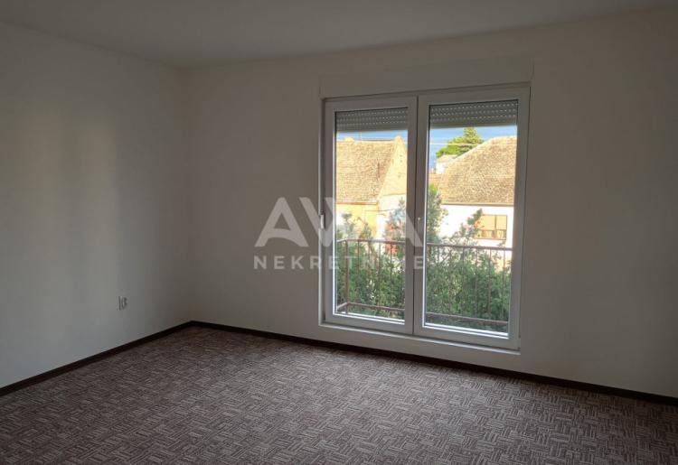 Apatin, Dvojna kuća 72 m2 plac 416 m2