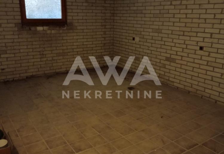 Apatin, Dvojna kuća 72 m2 plac 416 m2