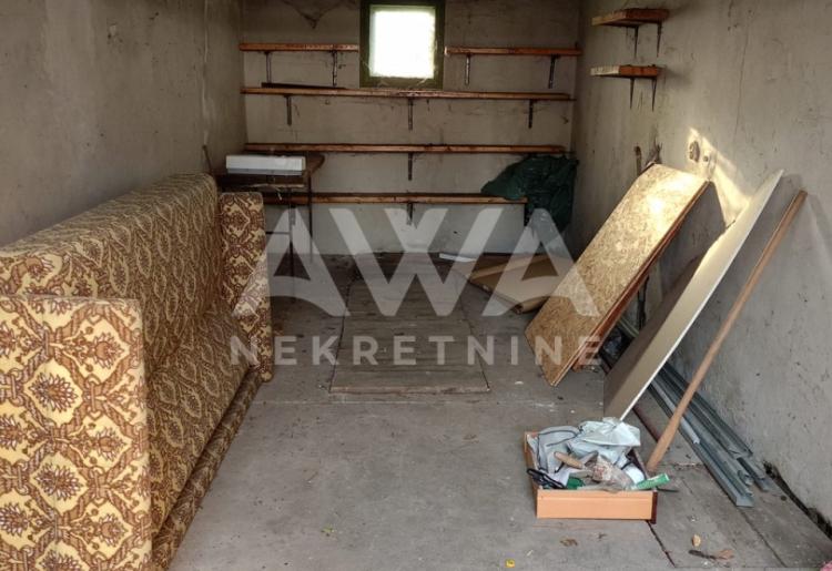 Apatin, Dvojna kuća 72 m2 plac 416 m2