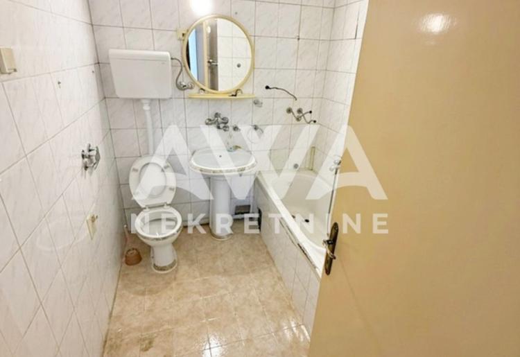 Centar Apatina. Drugi sprat, 64m2