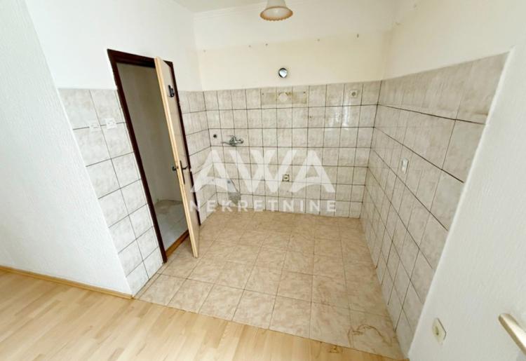 Centar Apatina. Drugi sprat, 64m2