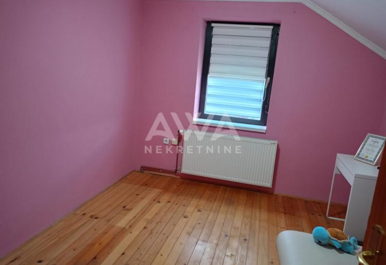 Apatin. Novija, nameštena, spratna kuća, 101m2