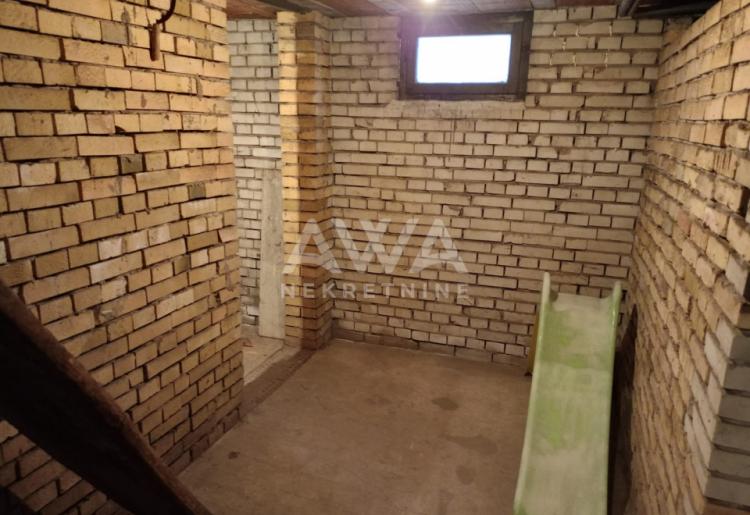 Apatin. Novija, nameštena, spratna kuća, 101m2