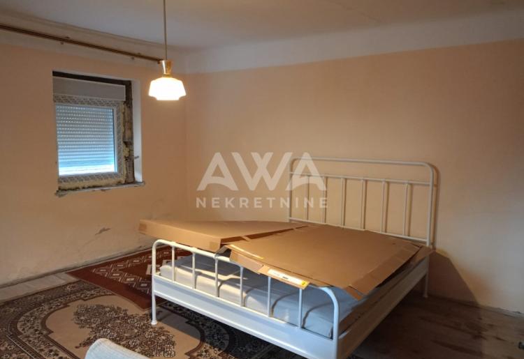 Apatin. Prizemna kuća 75m2, plac 805m2