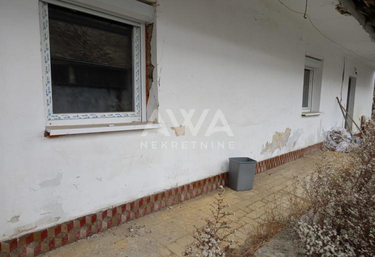 Apatin. Prizemna kuća 75m2, plac 805m2