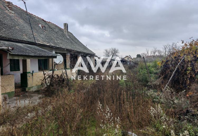 Kuća 229m2, plac 9ar za adaptaciju ili rušenje