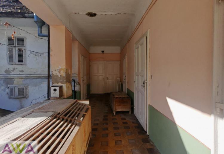 Na prodaju autentična starogradska kuća – centar Apatina