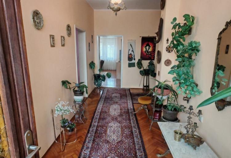 Apatin – Prizemna kuća 163m² u širem centru, mirna ulica, odličan raspored