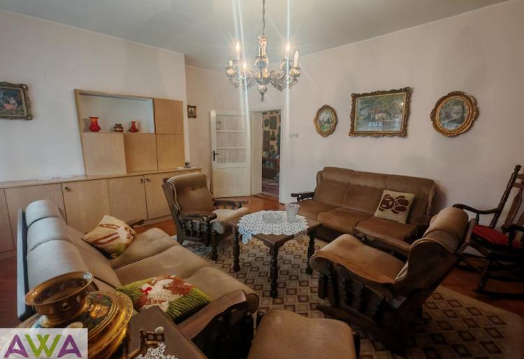 Apatin – Prizemna kuća 163m² u širem centru, mirna ulica, odličan raspored