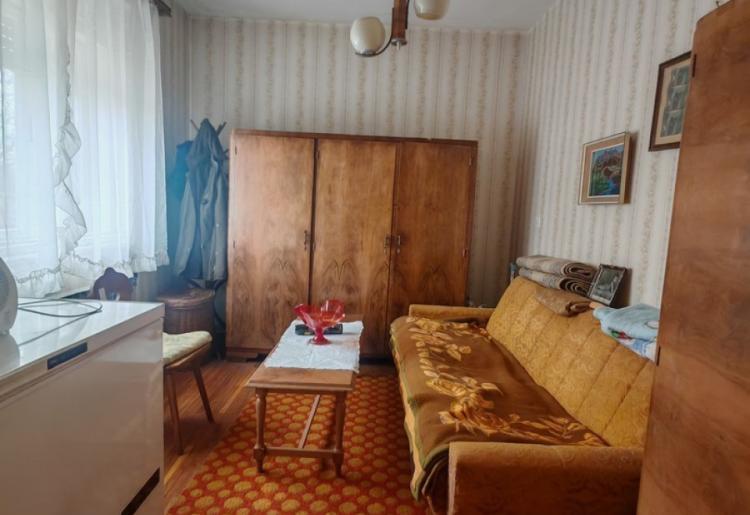 Apatin – Prizemna kuća 163m² u širem centru, mirna ulica, odličan raspored