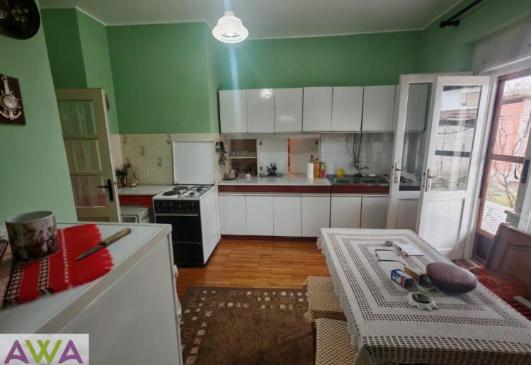 Apatin – Prizemna kuća 163m² u širem centru, mirna ulica, odličan raspored