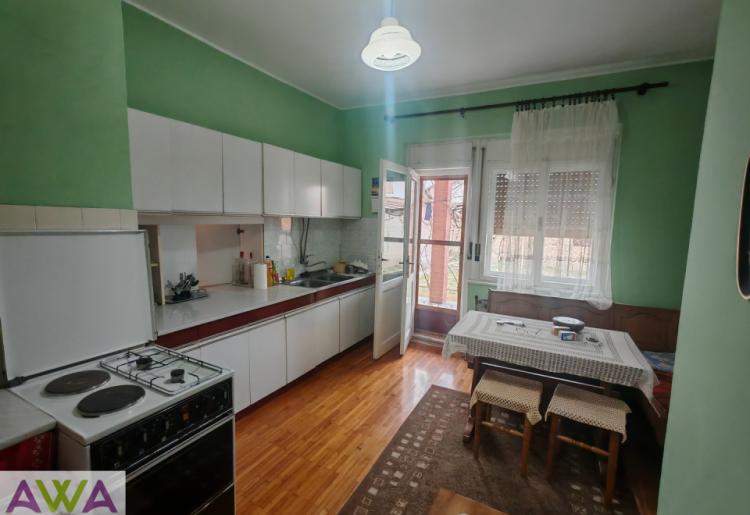 Apatin – Prizemna kuća 163m² u širem centru, mirna ulica, odličan raspored