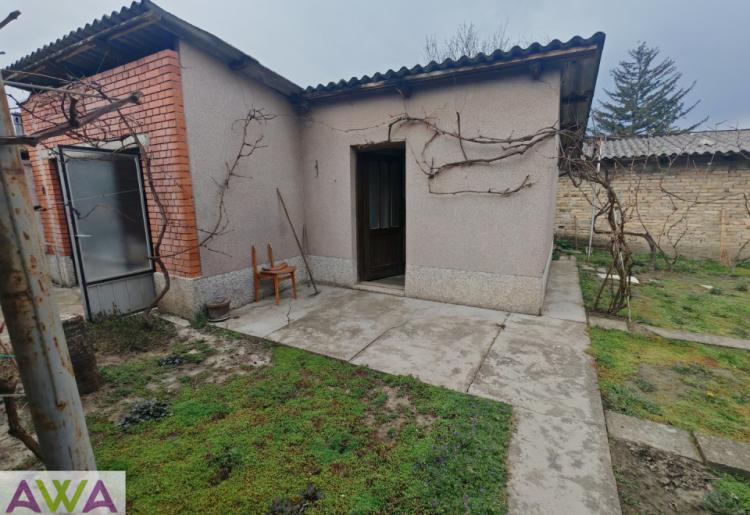 Apatin – Prizemna kuća 163m² u širem centru, mirna ulica, odličan raspored