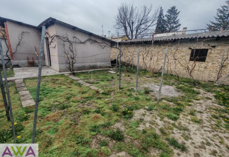 Apatin – Prizemna kuća 163m² u širem centru, mirna ulica, odličan raspored