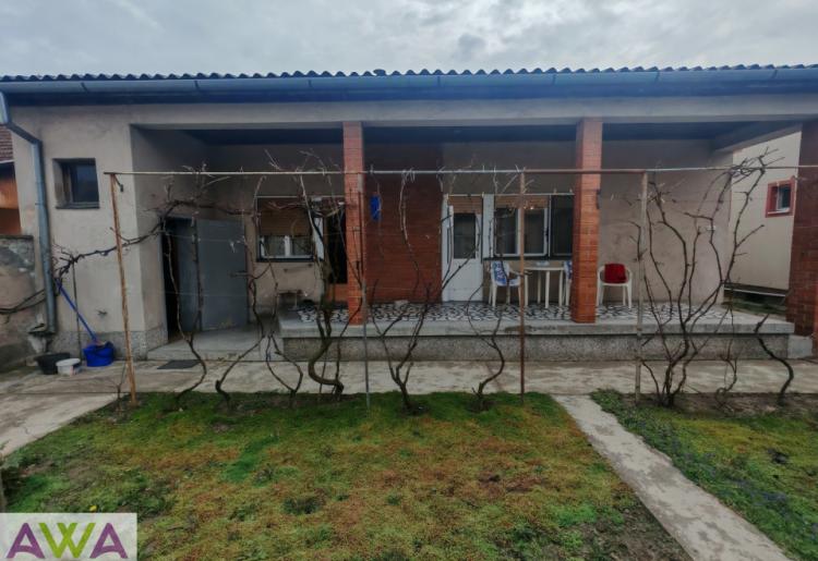 Apatin – Prizemna kuća 163m² u širem centru, mirna ulica, odličan raspored