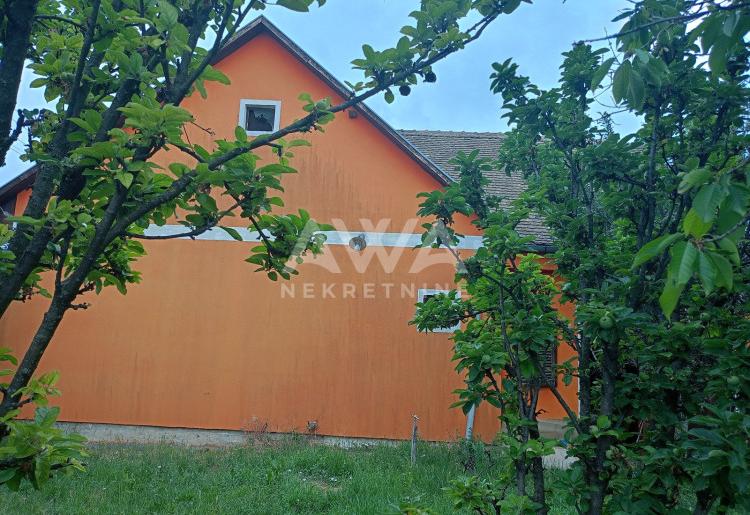 Na prodaju, kuća koja funkcioniše kao lokal, odnosno opremljena prodavnica u Prigrevici