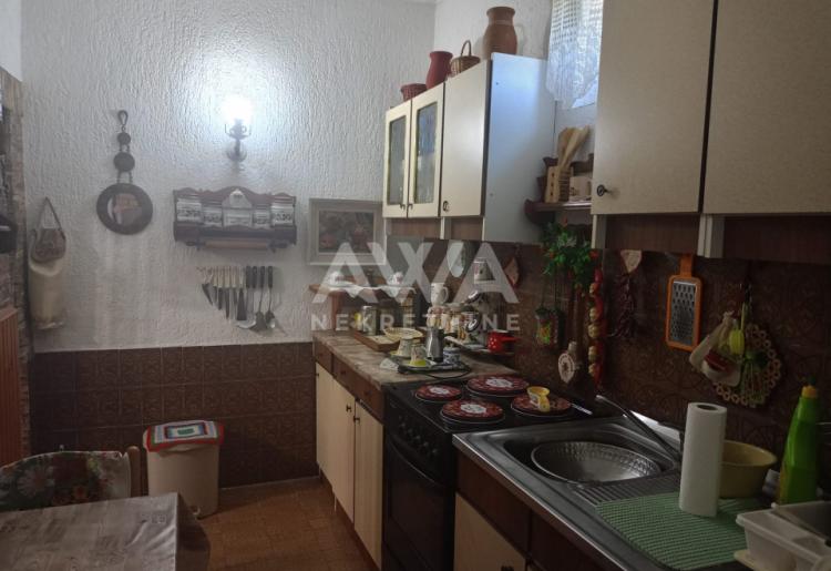 Sonta. Prizemna kuća 100m² na placu od 45,8 ari sa pomoćnim stanom