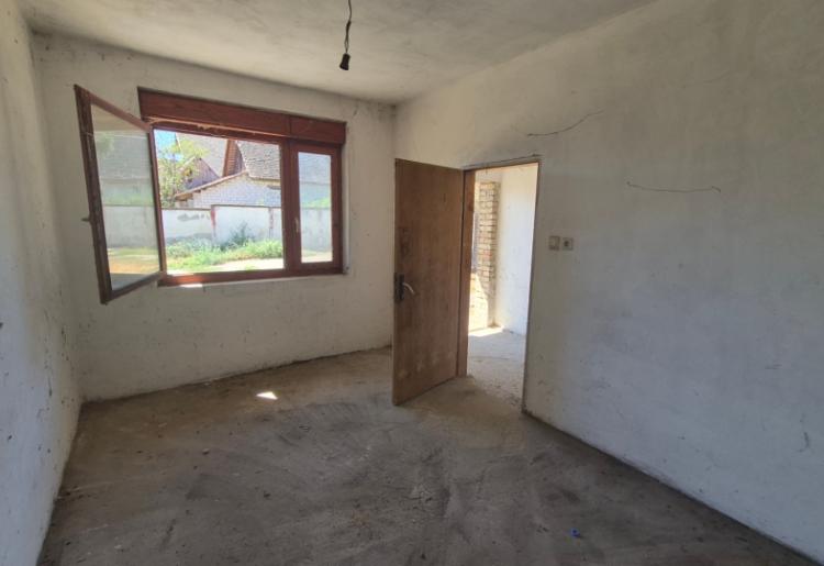 APATIN – USELJIVA KUĆA + ZAPOČETA NOVA KUĆA 