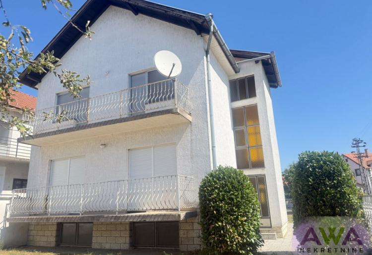 Spratna kuća – 174 m² u osnovi, plac 442 m²