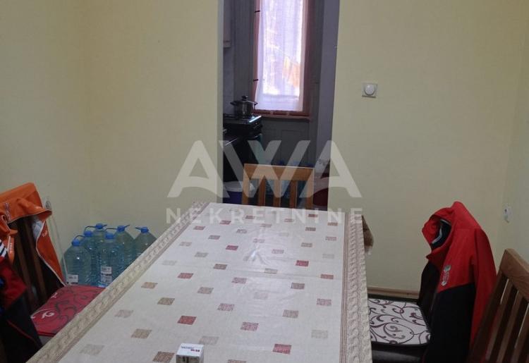 Prigrevica – dvorišni stan 102 m² sa poslovnim prostorom u centru