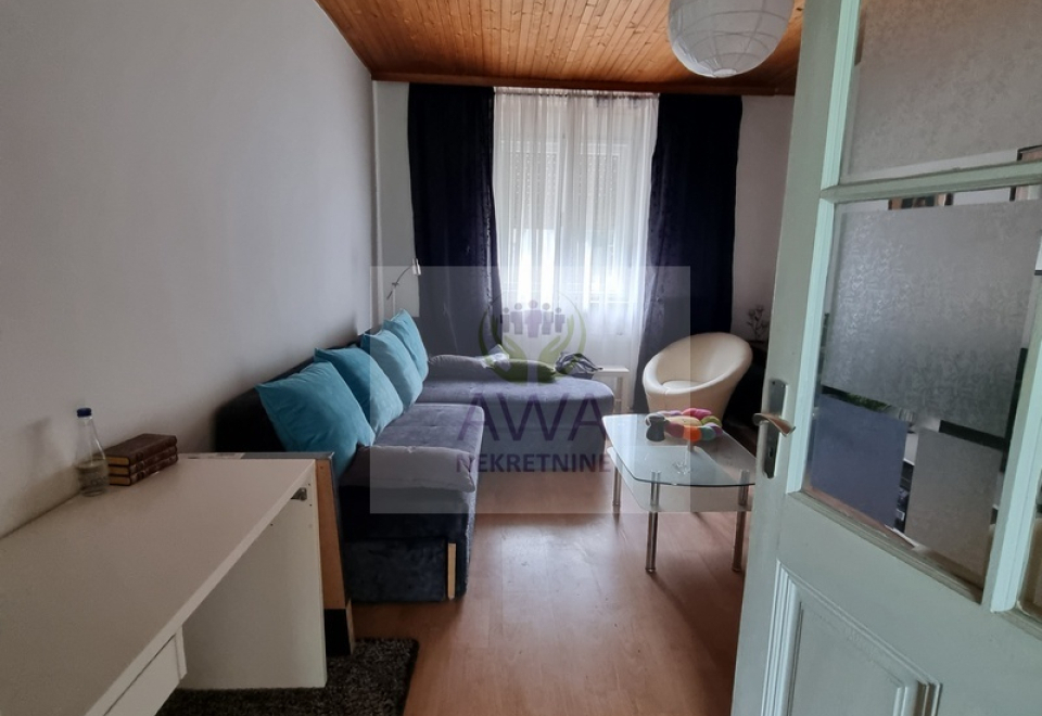 Apatin, kuća 234m2, plac 4ar, glavni put