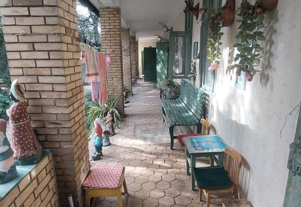 Apatin kuća sa dva stana, u širem centru na placu od 3070 m2