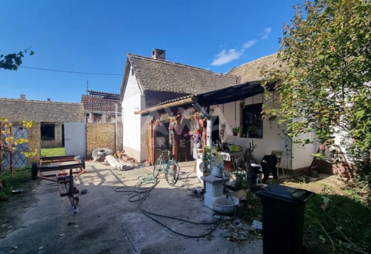 Apatin – porodična kuća 147m² na uglu dve ulice