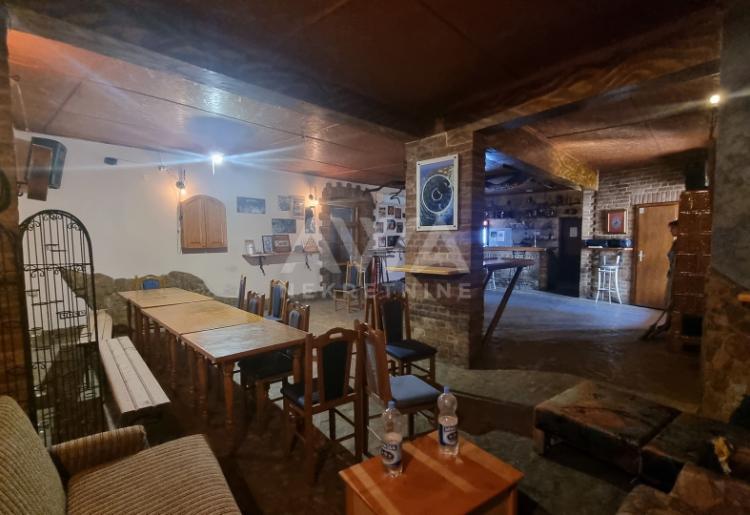 Apatin. Kuća, 148m2, plac 4.6ar