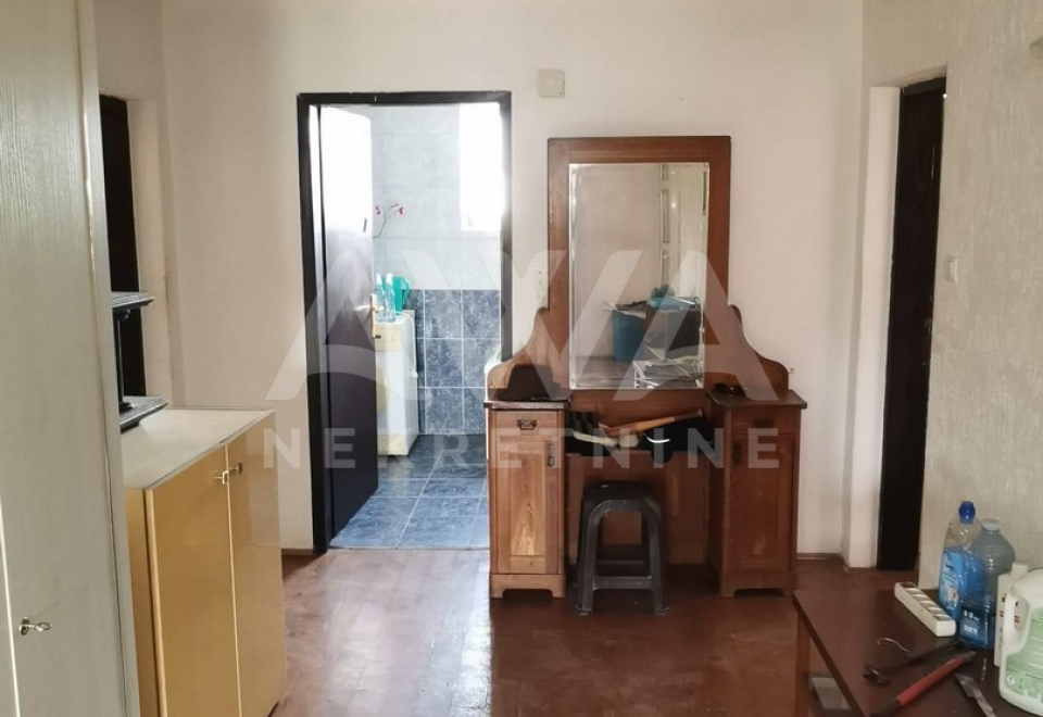 Kuća, na 3 etaže, 190m2 u osnovi