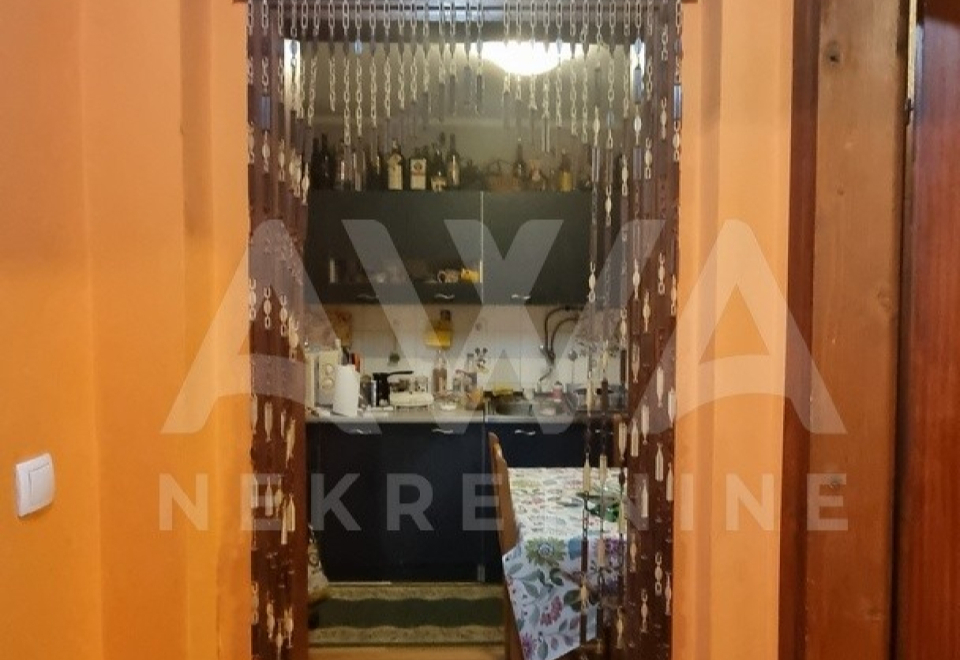 Dvoiposoban 64m2, peti sprat