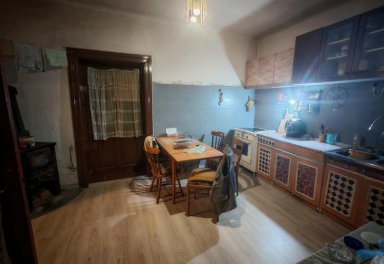 Svilojevo. Trosobna kuća, polurenovirana