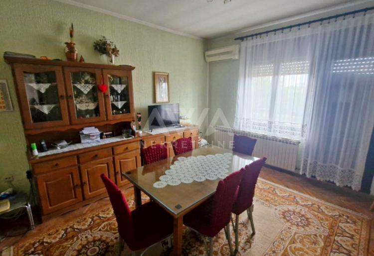 Apatin, Kuća spratnica 236 m2, plac 443 m2