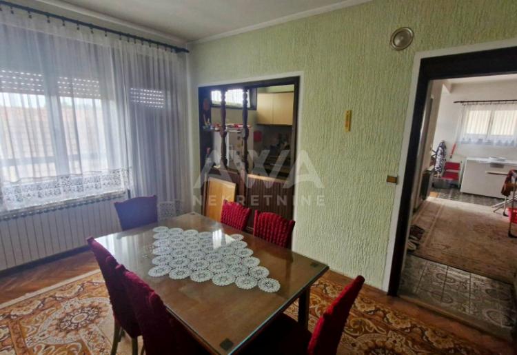 Apatin, Kuća spratnica 236 m2, plac 443 m2