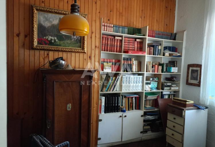 Apatin. Centar. Kuća 508m, plac 11ar