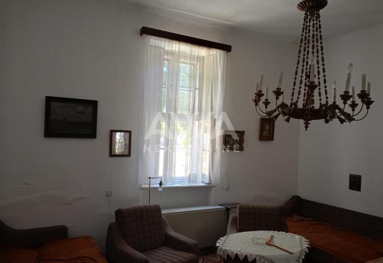 Apatin. Centar. Kuća 508m, plac 11ar