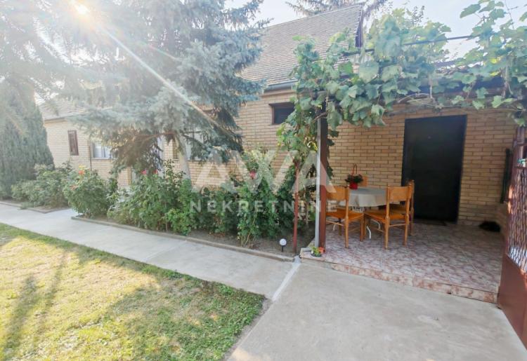 Sonta. Prizemna, renovirana, nameštena 126m2, plac 12ar