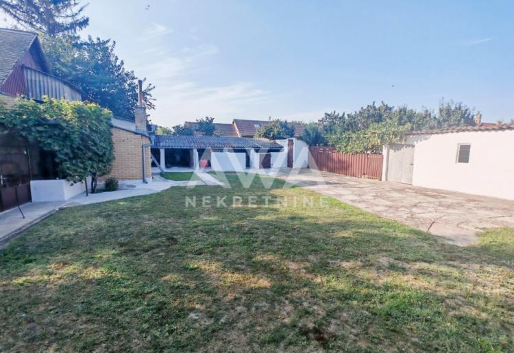 Sonta. Prizemna, renovirana, nameštena 126m2, plac 12ar