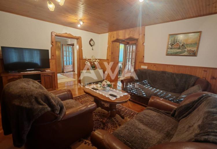Sonta. Prizemna, renovirana, nameštena 126m2, plac 12ar