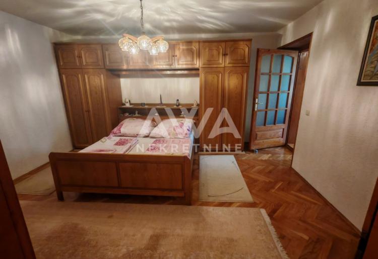 Sonta. Prizemna, renovirana, nameštena 126m2, plac 12ar