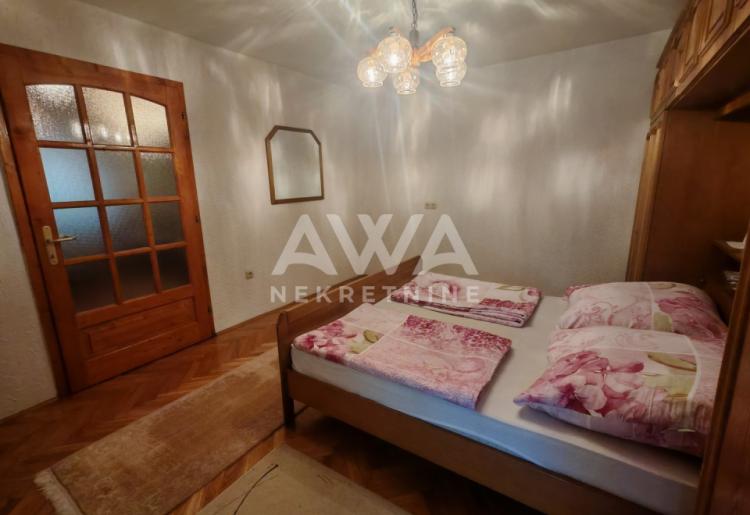 Sonta. Prizemna, renovirana, nameštena 126m2, plac 12ar