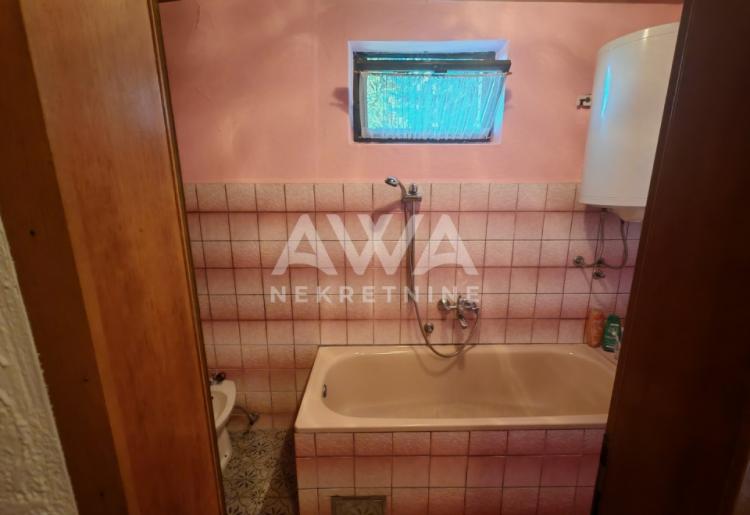 Sonta. Prizemna, renovirana, nameštena 126m2, plac 12ar