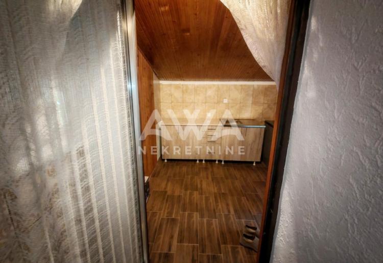 Sonta. Prizemna, renovirana, nameštena 126m2, plac 12ar