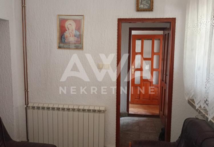 Apatin. Prizemna kuća 195m2, plac 43ar