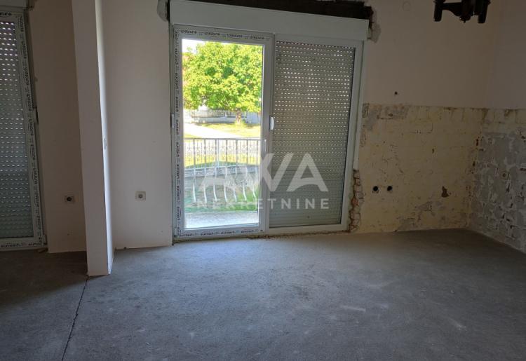 Apatin, Kuća spratnica 87 m2, plac 442 m2