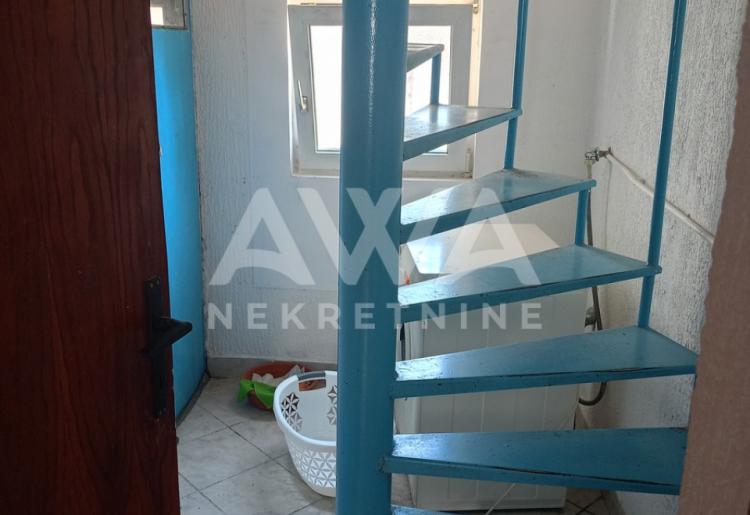 Apatin. Dve kuće, starija 81m2 i novija spratna 93m2 plac 438 m2