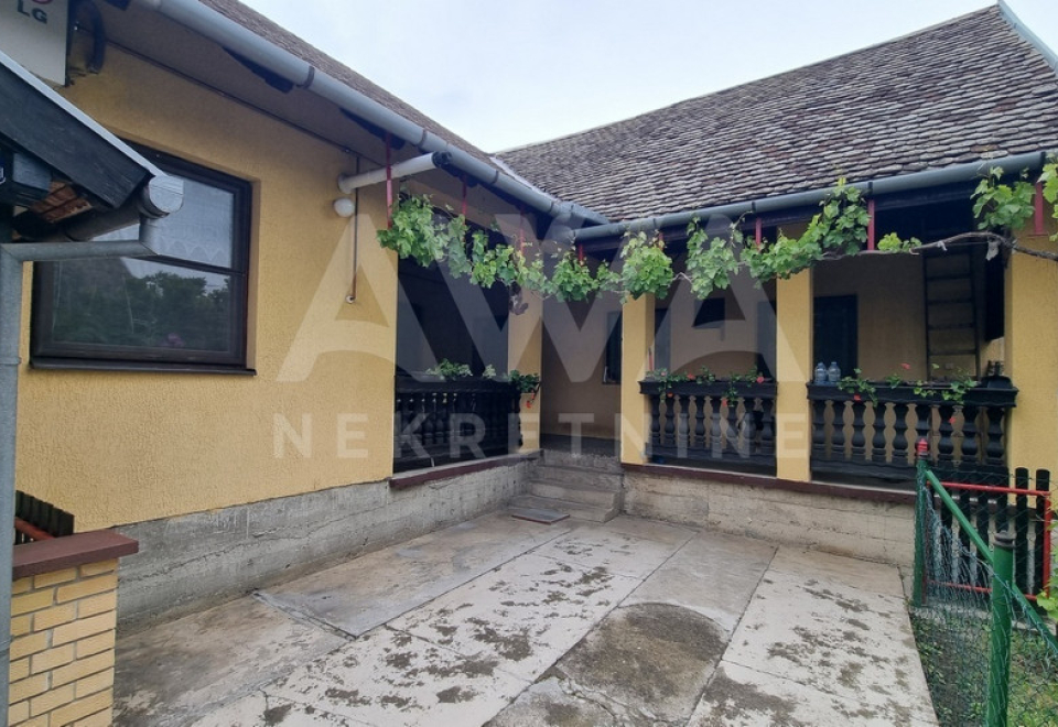 Apatin. 4.0 Soba kuća, 192m2, plac 5ar