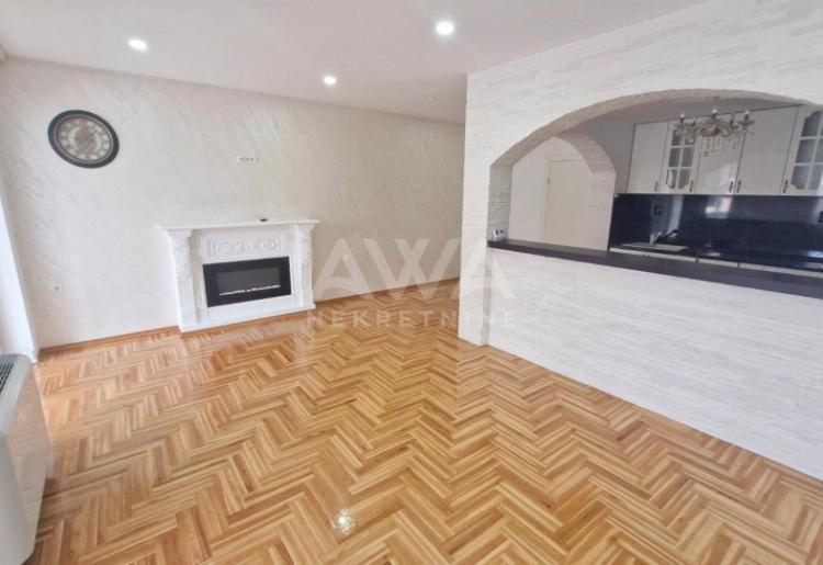 Kompletno sređen 3.5-soban stan na prodaju u Apatinu – 95 m², centar, velika terasa